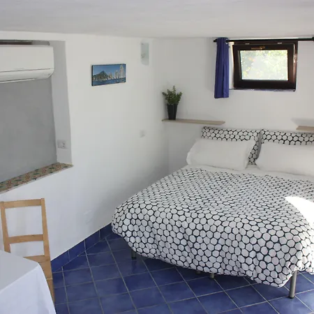 Casetta Minghitto Relaxing In Capri