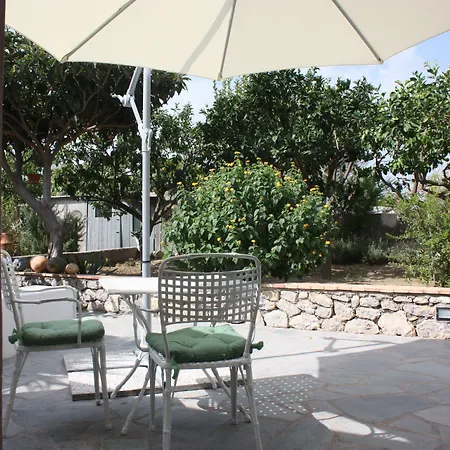 Casetta Minghitto Relaxing In Capri