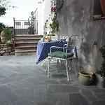 Casetta Minghitto Relaxing In Capri