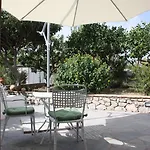 Casetta Minghitto Relaxing In Capri