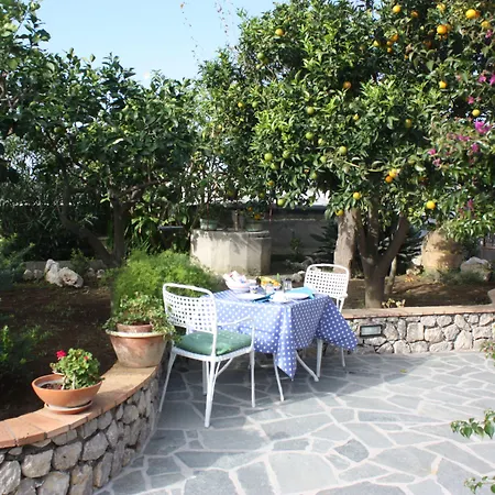 Casetta Minghitto Relaxing In Capri