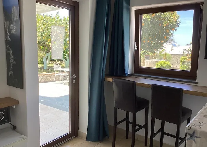 Bed & Breakfast Casetta Minghitto Relaxing In Capri 3*