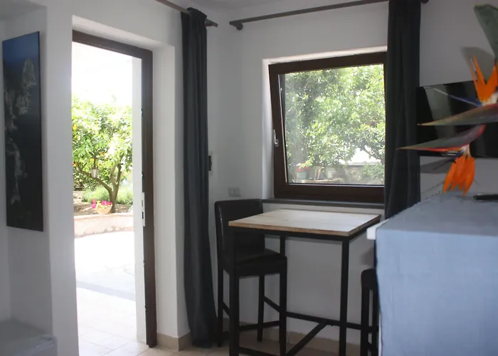 Casetta Minghitto Relaxing In Capri Bed and Breakfast 3*