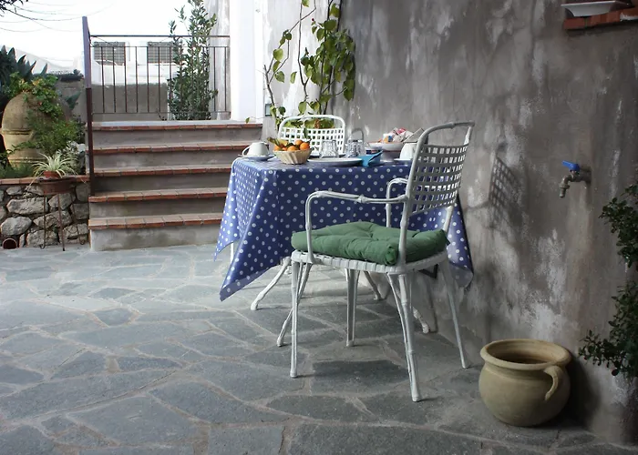 Casetta Minghitto Relaxing In Capri