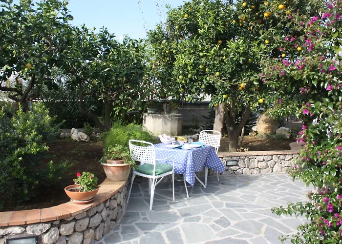 Casetta Minghitto Relaxing In Capri