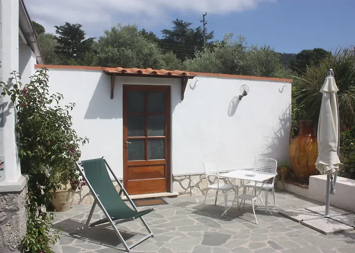 Casetta Minghitto Relaxing In Capri