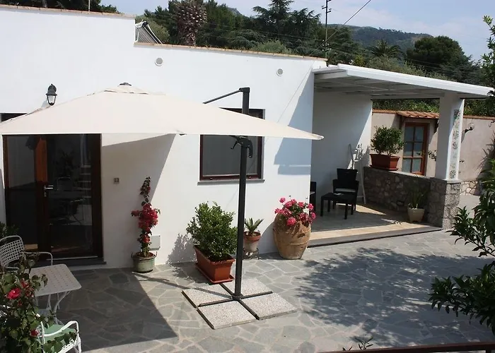 Casetta Minghitto Relaxing In Capri