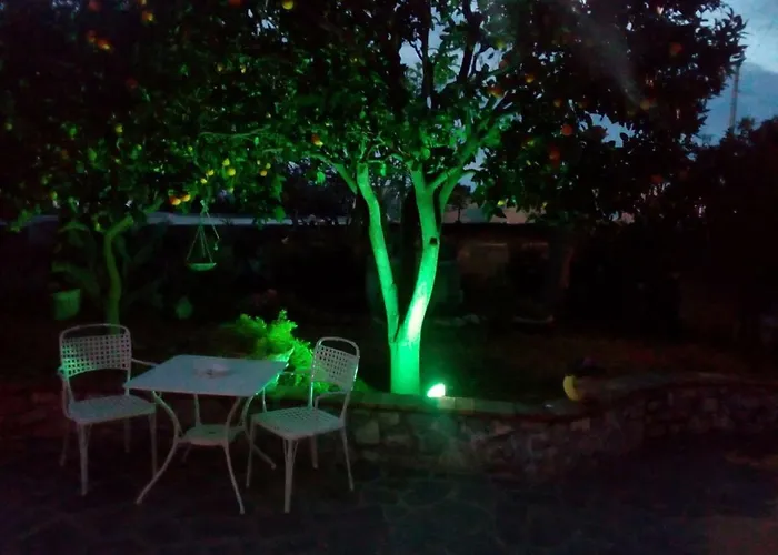 Casetta Minghitto Relaxing In Capri