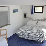 Casetta Minghitto Relaxing In Capri