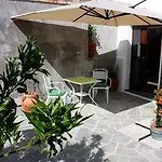 Casetta Minghitto Relaxing In Capri