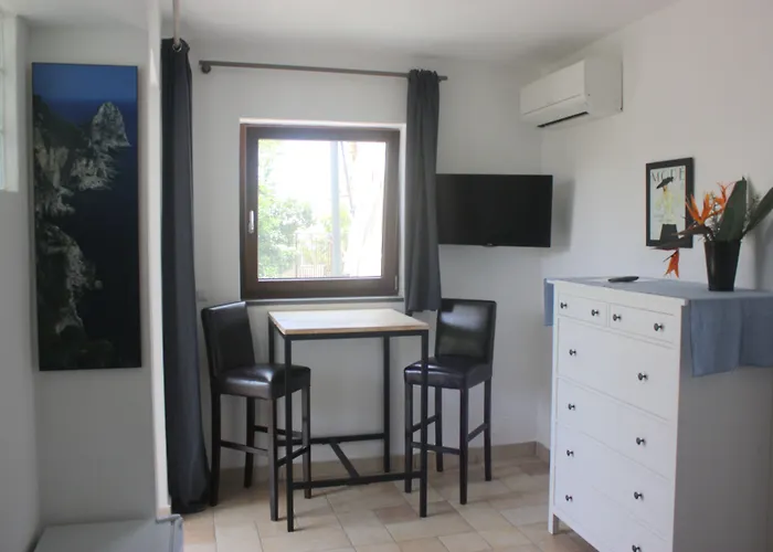 Casetta Minghitto Relaxing In Capri