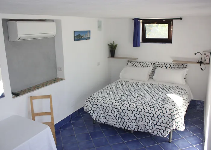 Casetta Minghitto Relaxing In Capri